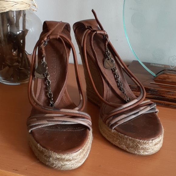 Burberry Strappy Wedge Ankle Chain Sandals 41 - Picture 1 of 8